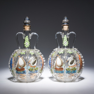Een paar beschilderde glazen flessen, wellicht Nederland, 18de/19de eeuw