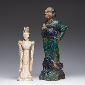 Een Chinese polychrome daktegel in de vorm van een man en een Guanyin, Han en later