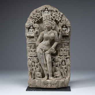 Een fraai Indisch grijs zandstenen stele met Parvati, wellicht Oost-India, Pala periode, 11de/12de eeuw