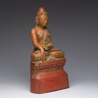 Een ingelegde deels verguld houten figuur van de zittende Boeddha, Birma, 19de eeuw