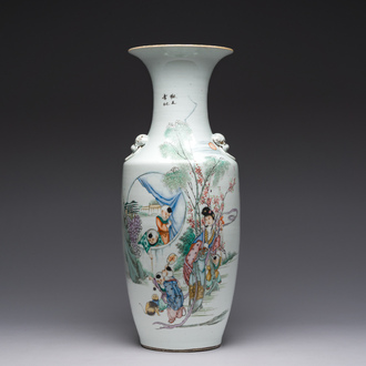 A Chinese famille rose vase with a lady, playing children and a cat in a garden, 19th/20th C.