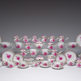 An extensive Hungarian Herend gilt and rose decorated porcelain 'flowers' set, 20th C.