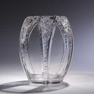 Auguste Houillon (1885-1954): Een zeldzame Franse kristallen art-decovaas afgewerkt met het burijn, Nancy, tweede kwart 20ste eeuw
