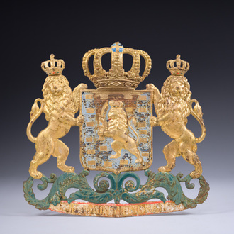 A Dutch polychrome and gilt cast iron 'Je maintiendrai' wall plaque, ca. 1900