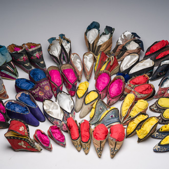 29 paar Chinese schoenen voor lotusvoeten in zijde en katoen, Qing en begin 20ste eeuw