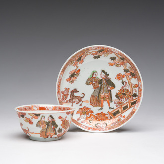 Een Chinese verte-Imari kop en schotel met decor van 'Gouverneur Duff', Yongzheng/Qianlong