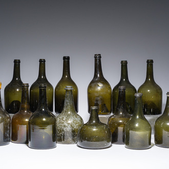 Zestien groene glazen wijnflessen, Vlaanderen en Nederland, 17de/19de eeuw