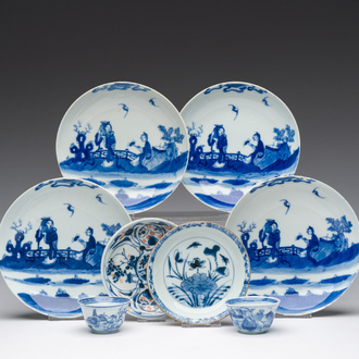 Acht stukken Chinees blauw-wit porselein, Kangxi en later