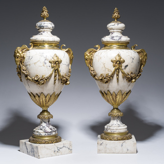 A pair of Neoclassical marble cassolettes mounted with rams' heads and floral garlands, 19th/20th C.