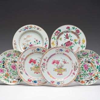 Zes Chinese famille rose borden met floraal decor, 18de/19de eeuw