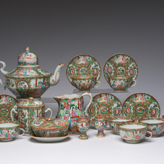 A Chinese 20-piece Canton famille rose tea service with floral design and palace scenes, 19th C.