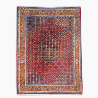 A Persian Bidjar rug with floral design, wool on cotton, 20th C.