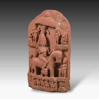 Een Indisch rood zandstenen stele met de Hindoegod Revanta, wellicht Bundi regio, Rajasthan, 11de/12de eeuw