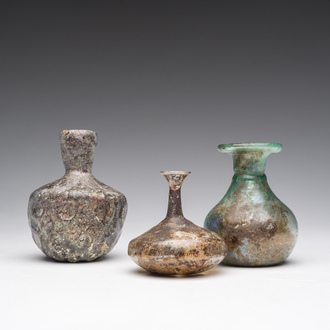 Drie Romeinse glazen flesjes, 1ste/4de eeuw
