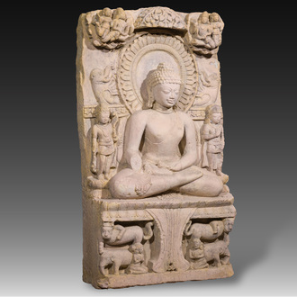 Een fraaie Indische zandstenen stele met Boeddha Shakyamuni, wellicht Sarnath regio, late Gupta periode, 5de/6de eeuw