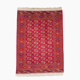 A Russian Bukhara (Boukhara) rug with elephant paw design, 20th C.