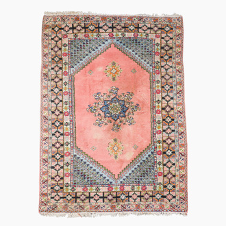 A Moroccan or Tunisian rug with floral design, wool on cotton, 20th C.