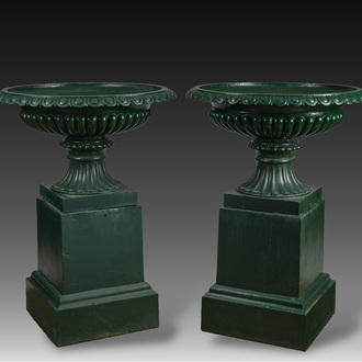 A pair of green patinated cast iron garden vases on stand, 20th C.
