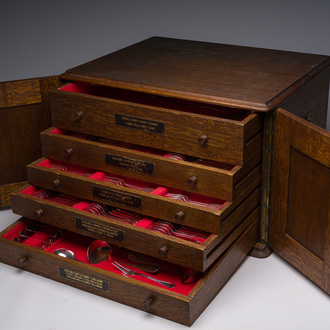 A Belgian oak cutlery case with a 227-piece silver cutlery set, 800/000, Wolfers, 20th C.