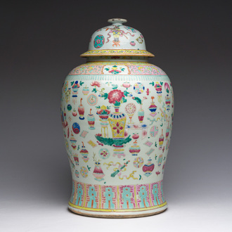 A Chinese famille rose 'antiquities' vase and cover, 19th C.