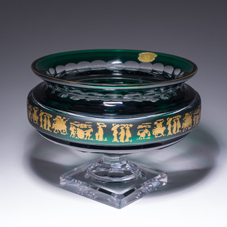 Een Belgische deels groengekleurd gelaagd kristallen coupe met 'Danse de Flore' decor, Val Saint Lambert, 20ste eeuw