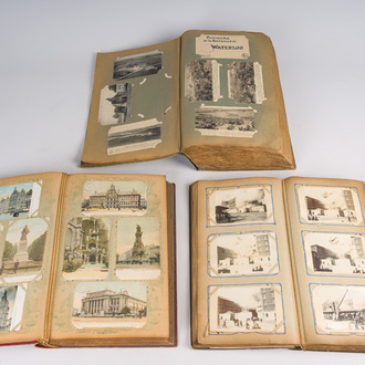 Drie albums met postkaarten met voornamelijk zichten van Belgische dorpen en steden, o.m. Dalschaert-Praet, Gilleman, Nels, 19de/20ste eeuw