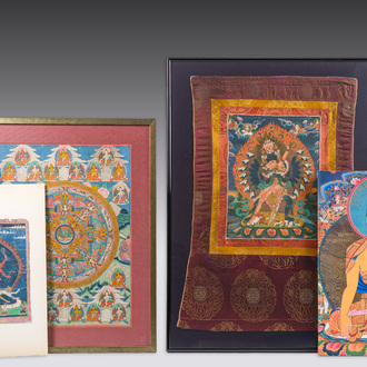 Drie diverse thangkas, Tibet, Nepal en India, 19de/20ste eeuw
