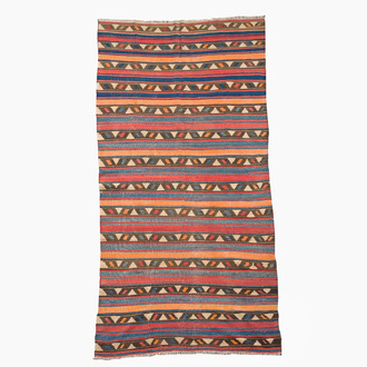 A Persian Qashqai Kelim (Kilim) rug with geometric design, wool on cotton, first half 20th C.