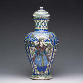 Important vase couvert en céramique persane polychrome, 20ème siècle