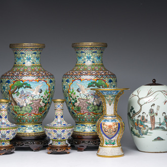 Five Chinese cloisonné vases with cranes, taotie masks and floral design and a famille rose jar and cover, 19th/20th C.