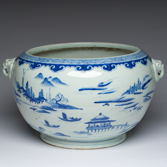 Bassin en porcelaine Arita de Japon bleu et blanc à décor d'un paysage montagneux, Meiji, 19ème siècle