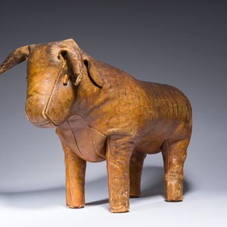 Dimitri Omersa (1927-1975): Pouf en cuir marron en forme de taureau, troisième quart du 20ème siècle