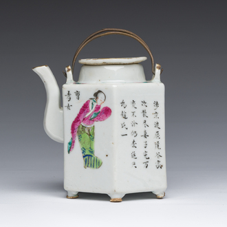 Théière couverte en porcelaine de Chine famille rose à décor Wu Shuang Pu, 19ème siècle