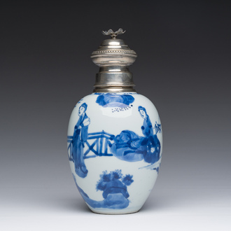 Boîte à thé en porcelaine de Chine bleu et blanc à monture en argent hollandais, Kangxi