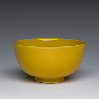 Bol en porcelaine de Chine jaune monochrome, marque de Chenghua, 19ème/20ème siècle
