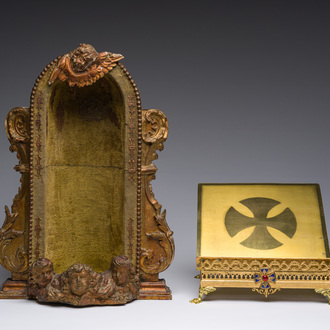 A Spanish patinated and gilt wooden tabernacle and a brass Gothic revival lectern, 18th/20th C.