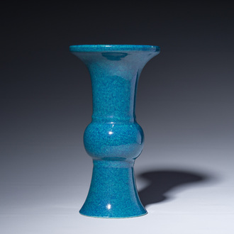 Vase de forme yenyen en porcelaine de Chine à glaçure œuf de rouge-gorge, 19ème siècle