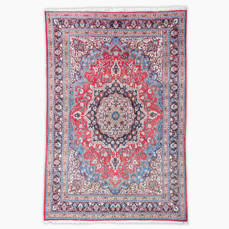 Tapis oriental de type Mashad à décor floral, laine sur coton, 20ème siècle