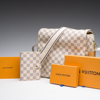 Sac bandoulière Louis Vuitton 'Damier Azur Naviglio' avec agenda assorti, 21ème siècle