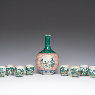 Une bouteille à saké ou 'tokuri' et huit tasses aux paysages en porcelaine Kutani, Japon, Meiji, 19ème siècle