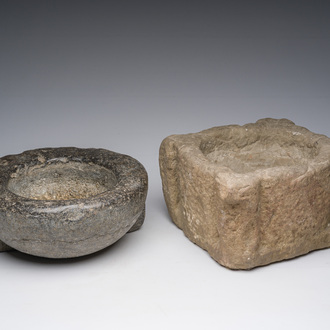 Bénitier en marbre noir et un mortier en pierre, 17ème siècle