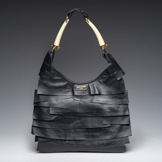 Sac Yves Saint Laurent 'Saint-Tropez' en cuir noir aux anses en corne, dessiné par Tom Ford, début du 21ème siècle