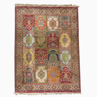 A European Persian style wool rug with floral design, 20th C.