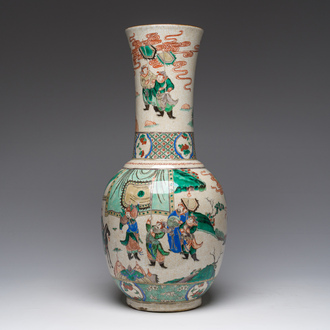 Vase en porcelaine de Chine famille verte dite 'de Nankin'  à décor de visite à la cour, 19ème siècle