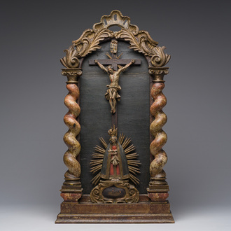 Autel domestique en bois sculpté et polychrome à décor d'un Christ crucifié et d'une Mater Dolorosa, Espagne, 18ème siècle