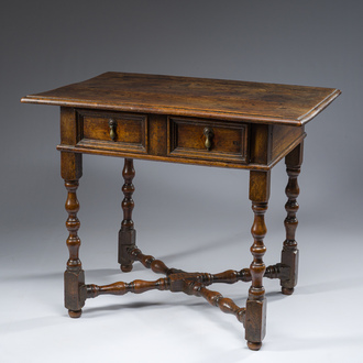 Table de paiement ou bureau rectangulaire avec un tiroir en bois, Angleterre, 17ème siècle