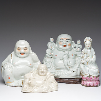 Quatre sculptures de Bouddha et de Guanyin en porcelaine blanc de Chine et famille rose, 19ème/20ème siècle