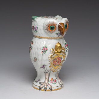 A French owl-shaped jar and cover in polychrome and gilt Paris porcelain with a coat of arms, 20th C.