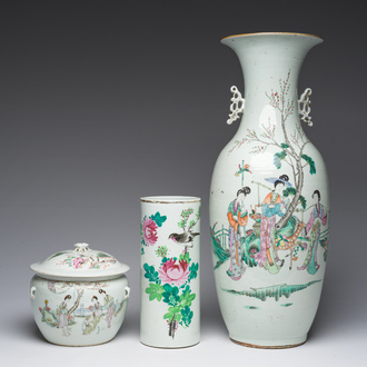 Vase, un porte-chapeaux et un pot couvert en porcelaine de Chine famille rose à décor floral et figuratif, 19ème/20ème siècle