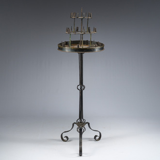 Chandelier à trois niveaux néo-gothique à trois pieds en métal patiné et cuivre, 19ème/20ème siècle